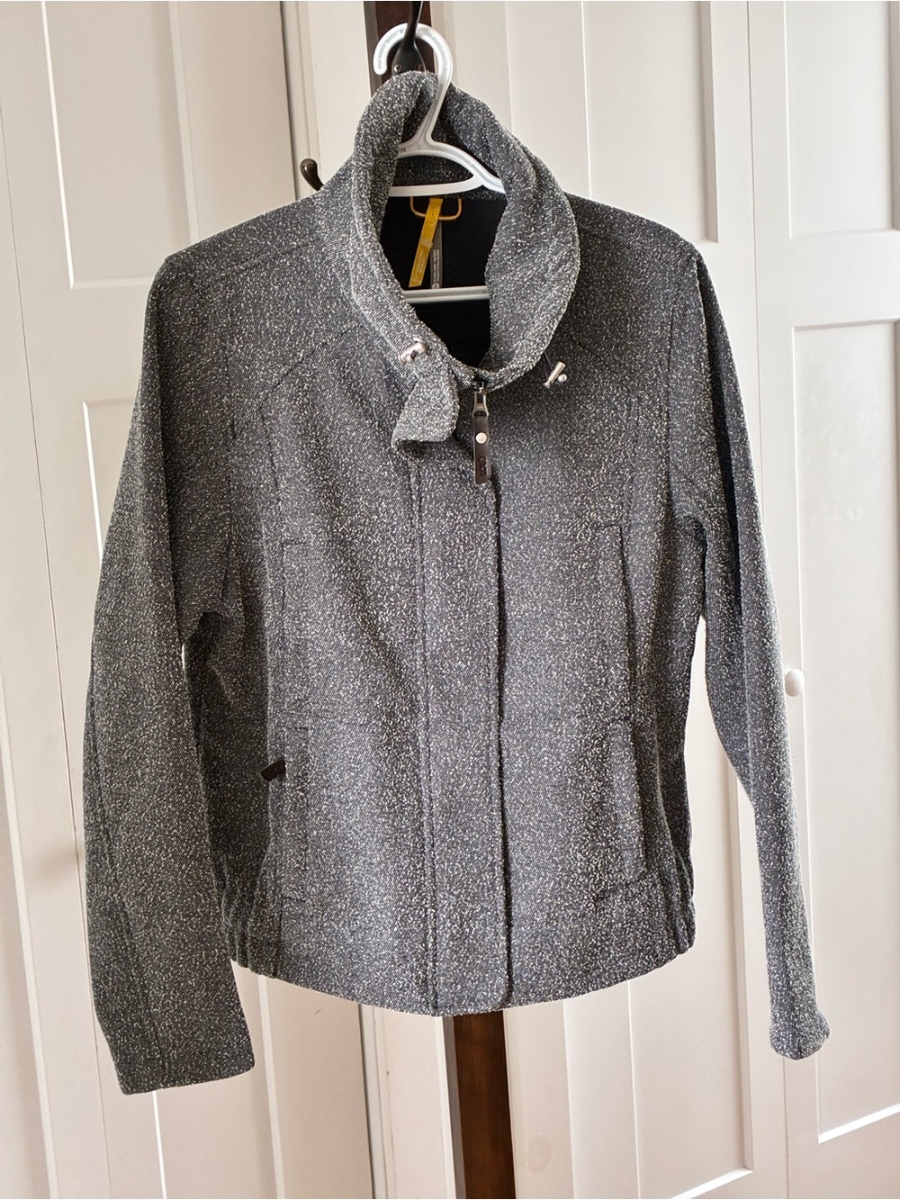 NWOT Lolë Fleece Lined Water Repellent Jacket Gray Sz L EUC